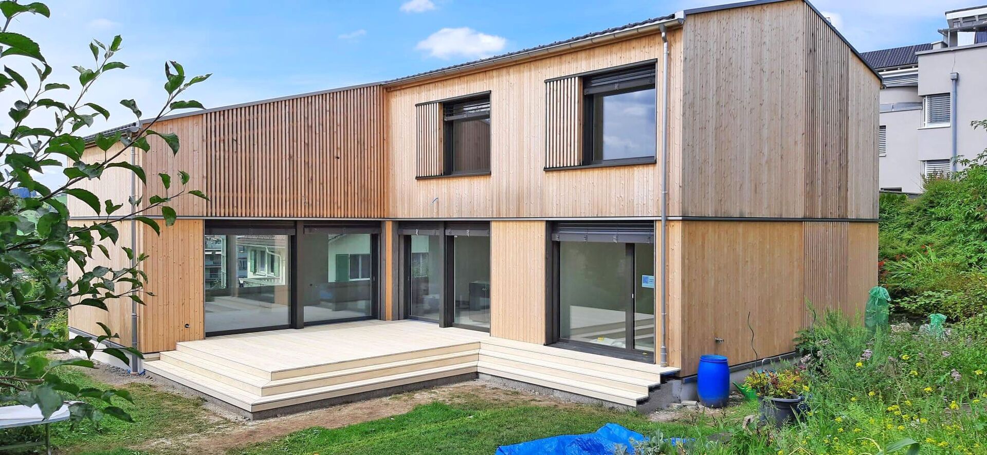 Accoya Holzterrasse mit Treppe