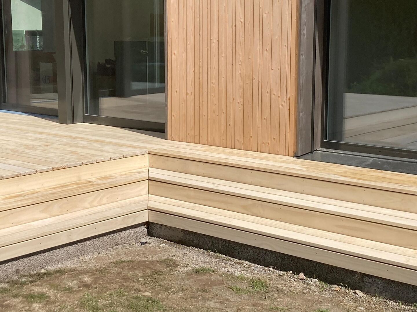 Accoya Holzterrasse mit Treppe