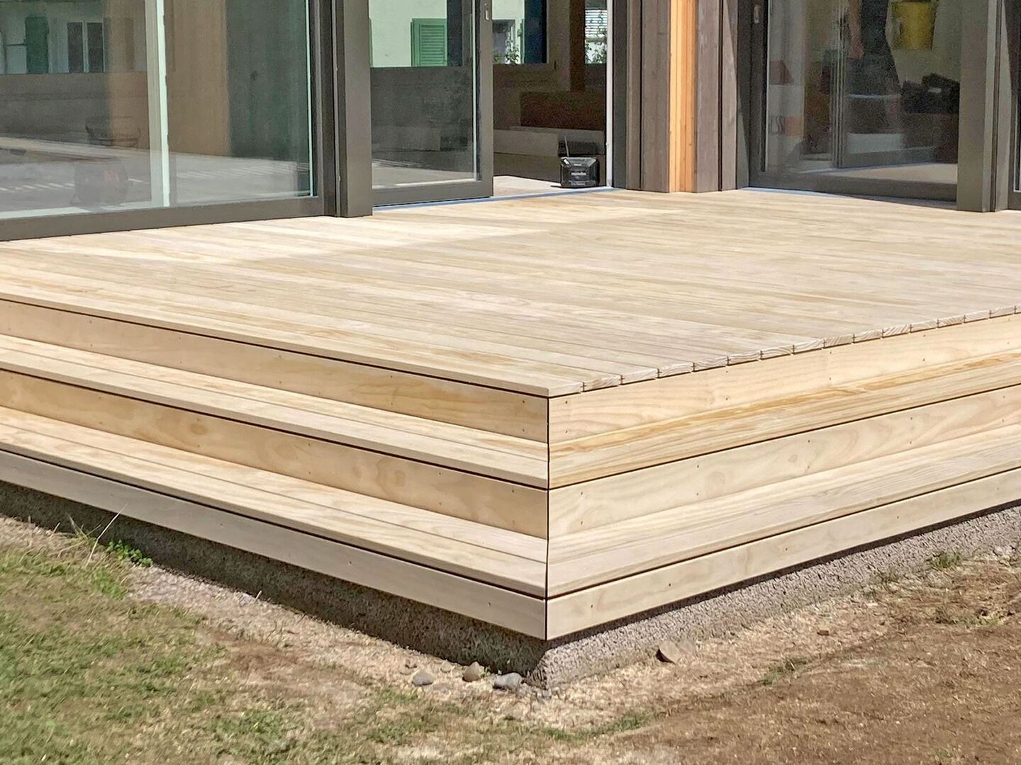 Accoya Holzterrasse mit Treppe